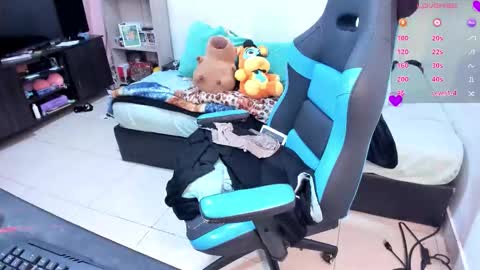 Snapshot of neeko_lol_ chatting on September 2025 11:04:02 PM Geek Nicole im Neeko UwU online show from September 2025 11:04:02 PM