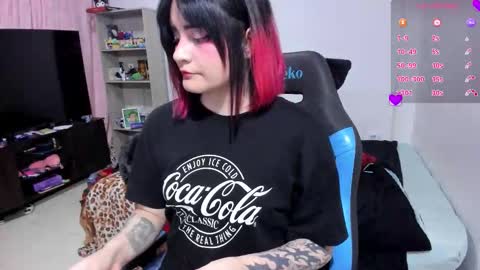 Snapshot of neeko_lol_ chatting on November 2025 01:38:01 AM Geek Nicole im Neeko UwU online show from November 2025 01:38:01 AM