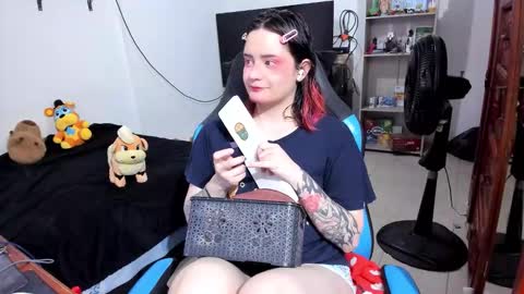 Geek Nicole    im Neeko UwU online show from March 2026 12:30:02 PM