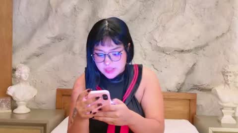 Snapshot of nekovamp_ chatting on August 2026 04:42:02 PM V I X E N online show from August 2026 04:42:02 PM