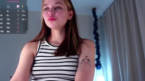 Snapshot of neldaaskins chatting on January 2025 01:39:02 AM Lana online show from January 2025 01:39:02 AM