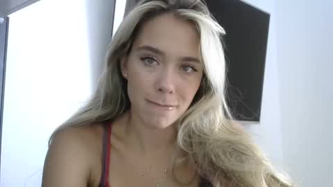nelly_fortu online show from May 2026 10:53:01 AM