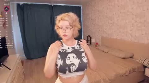 Snapshot of nelly_gloss chatting on June 2026 07:40:02 AM nelly_gloss online show from June 2026 07:40:02 AM
