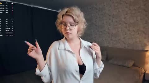 Snapshot of nelly_gloss chatting on June 2026 07:50:02 AM nelly_gloss online show from June 2026 07:50:02 AM