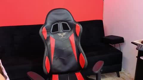 Snapshot of neo_twink chatting on December 2025 07:08:02 PM just Daniel online show from December 2025 07:08:02 PM