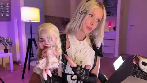 maeve  online show from September 2025 08:53:02 PM