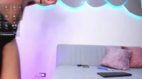 Snapshot of newbarbiedolly chatting on November 2025 10:30:02 PM ximena online show from November 2025 10:30:02 PM