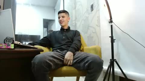 Snapshot of newlatino1 chatting on October 2025 05:59:02 AM newlatino1 online show from October 2025 05:59:02 AM