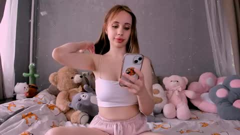 Snapshot of next__door chatting on May 2026 07:59:02 AM Daria online show from May 2026 07:59:02 AM