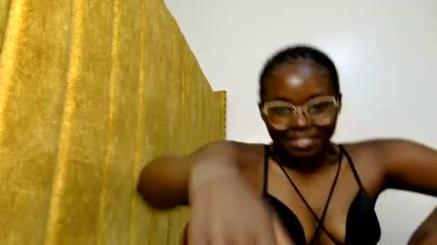 Snapshot of neyla_baby chatting on August 2026 10:33:02 PM Neyla online show from August 2026 10:33:02 PM