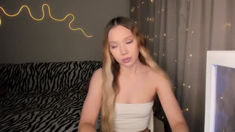 Snapshot of neyrmina chatting on December 2024 12:49:01 PM Mina online show from December 2024 12:49:01 PM