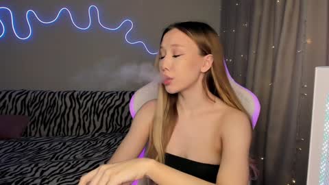 Snapshot of neyrmina chatting on December 2024 10:50:02 AM Mina online show from December 2024 10:50:02 AM