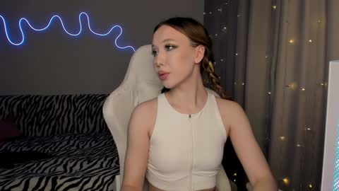 Snapshot of neyrmina chatting on January 2025 11:31:01 AM Mina online show from January 2025 11:31:01 AM