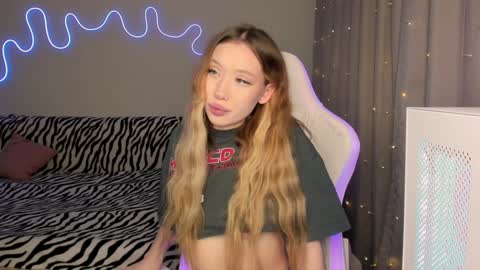 Snapshot of neyrmina chatting on January 2025 12:15:02 PM Mina online show from January 2025 12:15:02 PM