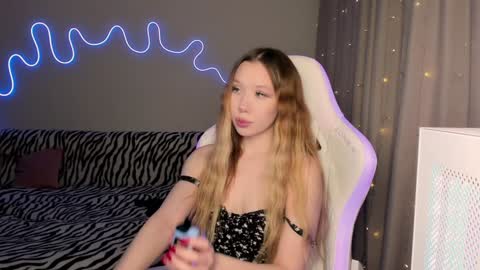 Snapshot of neyrmina chatting on January 2025 01:14:02 PM Mina online show from January 2025 01:14:02 PM