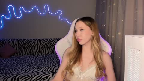 Snapshot of neyrmina chatting on January 2025 04:49:02 PM Mina online show from January 2025 04:49:02 PM