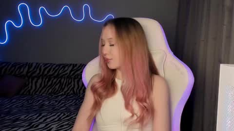 Snapshot of neyrmina chatting on February 2025 02:46:01 PM Mina online show from February 2025 02:46:01 PM