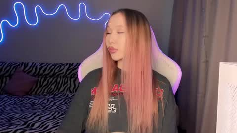 Snapshot of neyrmina chatting on February 2025 01:57:01 PM Mina online show from February 2025 01:57:01 PM