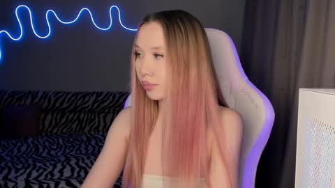 Snapshot of neyrmina chatting on February 2025 02:00:02 PM Mina online show from February 2025 02:00:02 PM