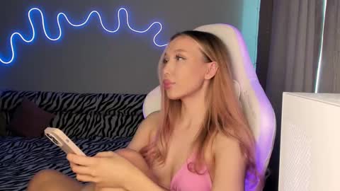 Snapshot of neyrmina chatting on February 2025 10:09:01 AM Mina online show from February 2025 10:09:01 AM