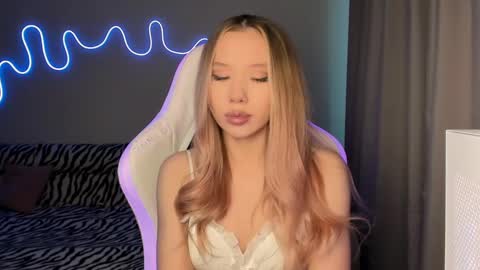 Snapshot of neyrmina chatting on March 2025 01:06:02 PM Mina online show from March 2025 01:06:02 PM