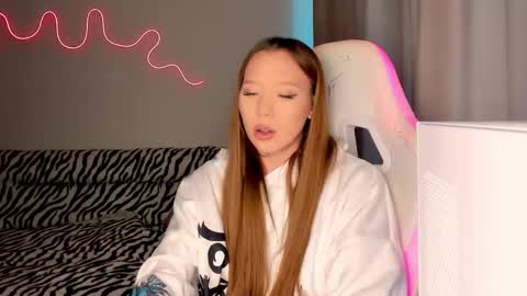 Snapshot of neyrmina chatting on September 2025 01:33:01 PM Mina online show from September 2025 01:33:01 PM