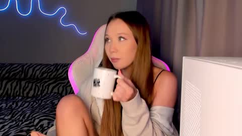 Snapshot of neyrmina chatting on September 2025 02:18:02 PM Mina online show from September 2025 02:18:02 PM