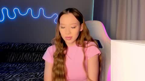 Snapshot of neyrmina chatting on September 2025 10:29:01 AM Mina online show from September 2025 10:29:01 AM