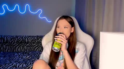 Snapshot of neyrmina chatting on October 2025 12:53:02 PM Mina online show from October 2025 12:53:02 PM