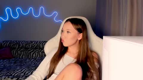 Snapshot of neyrmina chatting on October 2025 01:34:02 PM Mina online show from October 2025 01:34:02 PM