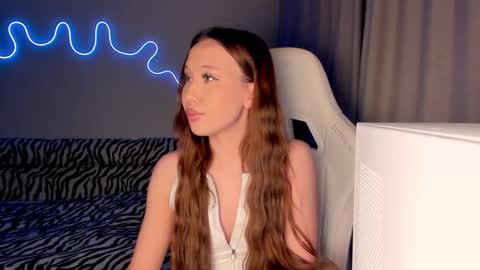 Snapshot of neyrmina chatting on November 2025 01:43:01 PM Mina online show from November 2025 01:43:01 PM