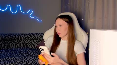 Snapshot of neyrmina chatting on December 2025 12:32:02 PM Mina online show from December 2025 12:32:02 PM