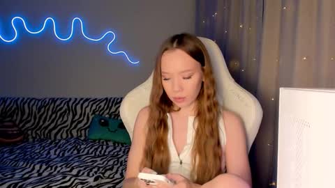 Snapshot of neyrmina chatting on December 2025 01:53:01 PM Mina online show from December 2025 01:53:01 PM