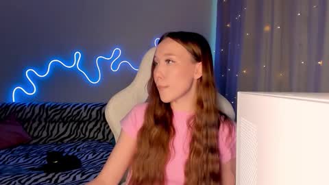 Snapshot of neyrmina chatting on December 2025 10:53:02 AM Mina online show from December 2025 10:53:02 AM