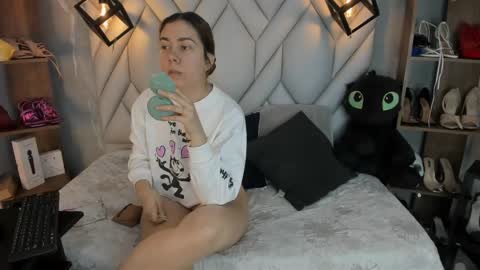 Milena online show from March 2025 01:34:01 PM