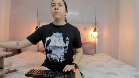 Milena online show from November 2025 01:00:01 PM