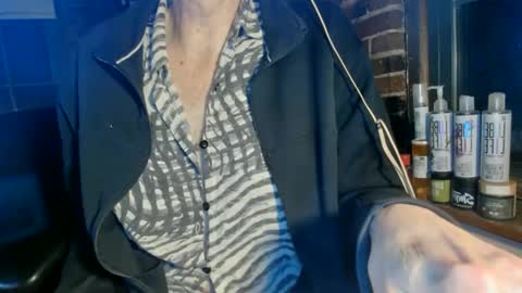 Snapshot of nfgwholoves2cum chatting on March 2025 01:12:01 AM NFG Nice Friendly Guy Dick online show from March 2025 01:12:01 AM