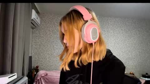 Snapshot of ngocjanus chatting on November 2025 01:22:01 PM Eva Arts online show from November 2025 01:22:01 PM