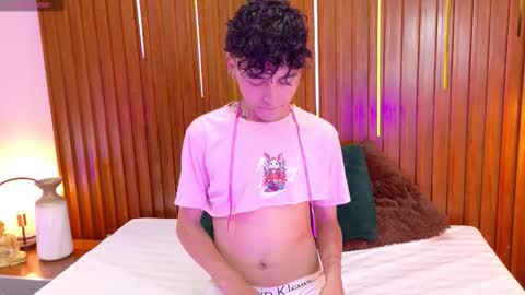 Snapshot of nhico_salazar chatting on November 2025 12:05:02 PM Nico online show from November 2025 12:05:02 PM