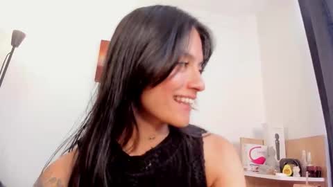 laura  online show from November 2025 06:07:02 PM