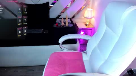 Nia online show from February 2026 04:22:01 AM