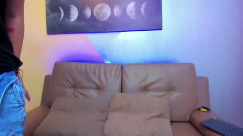 Estefani  online show from January 2025 11:51:01 AM