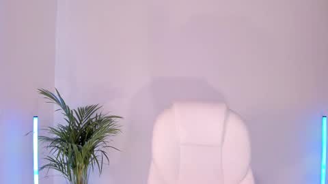 Nia online show from March 2025 05:43:02 PM