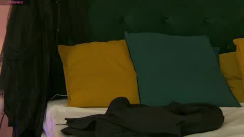 Snapshot of niamalkova chatting on September 2025 04:06:02 PM Nia MILF GRANNY MATURE online show from September 2025 04:06:02 PM