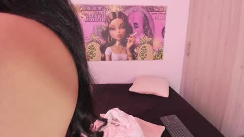 Snapshot of nianoretti chatting on December 2025 03:49:02 PM Nia online show from December 2025 03:49:02 PM