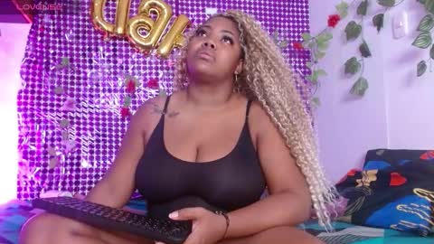 Snapshot of niawk_ chatting on September 2025 01:37:02 PM Niawk online show from September 2025 01:37:02 PM