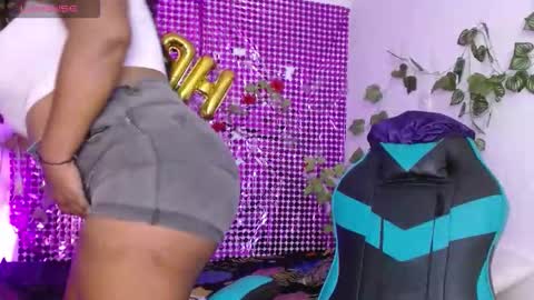 Snapshot of niawk_ chatting on February 2026 04:07:02 PM Niawk online show from February 2026 04:07:02 PM