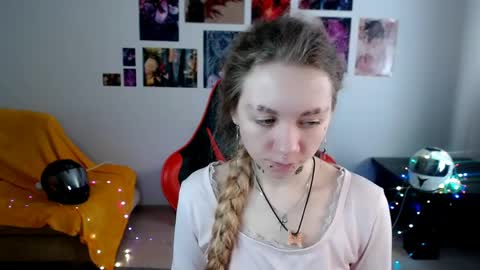 nica_kawaii online show from April 2026 07:49:01 AM