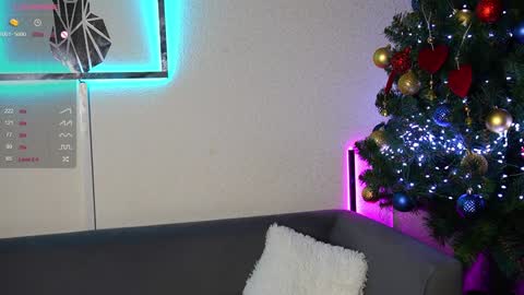 Snapshot of nica_rhodes chatting on December 2024 12:19:01 AM nica_rhodes online show from December 2024 12:19:01 AM