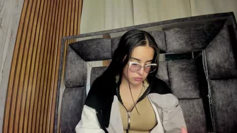 Luna online show from November 2025 10:36:01 PM